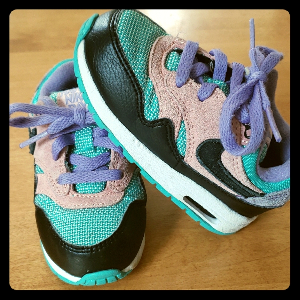 Girls Nike Air Max